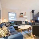 Six-bedroom In Tatil Evi