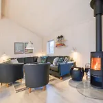 Six-bedroom In Tatil Evi *