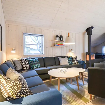 Six-bedroom In Feriehus