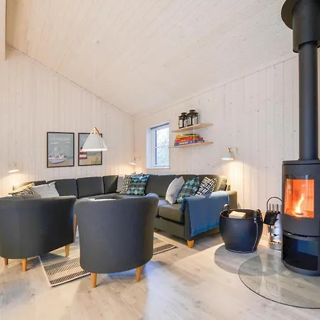 Six-bedroom In Feriehus *