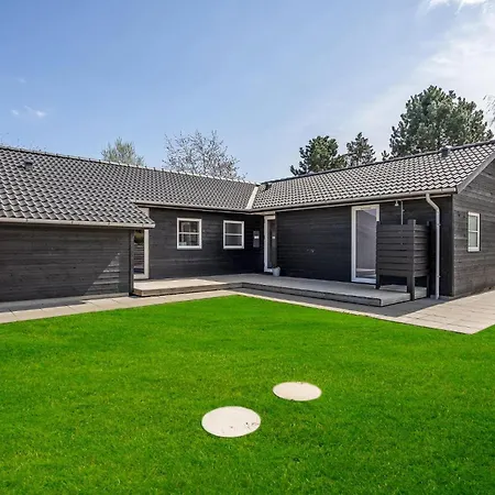 Six-bedroom In *