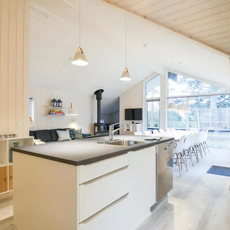 Six-bedroom In
